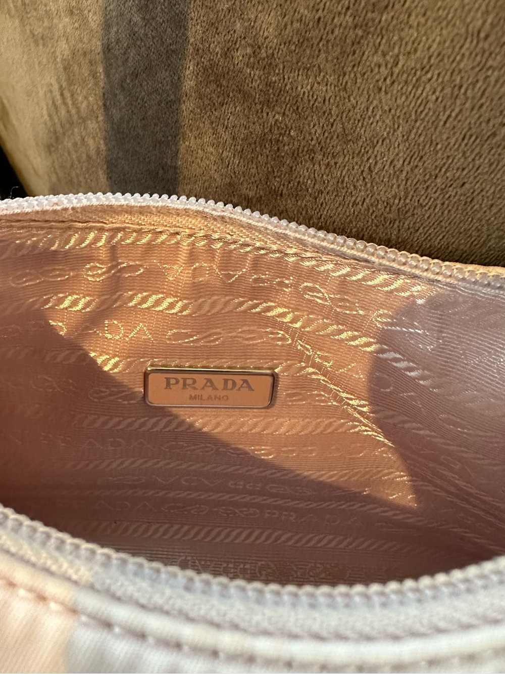 Prada - small, pink handbag - Picture 6 of 8